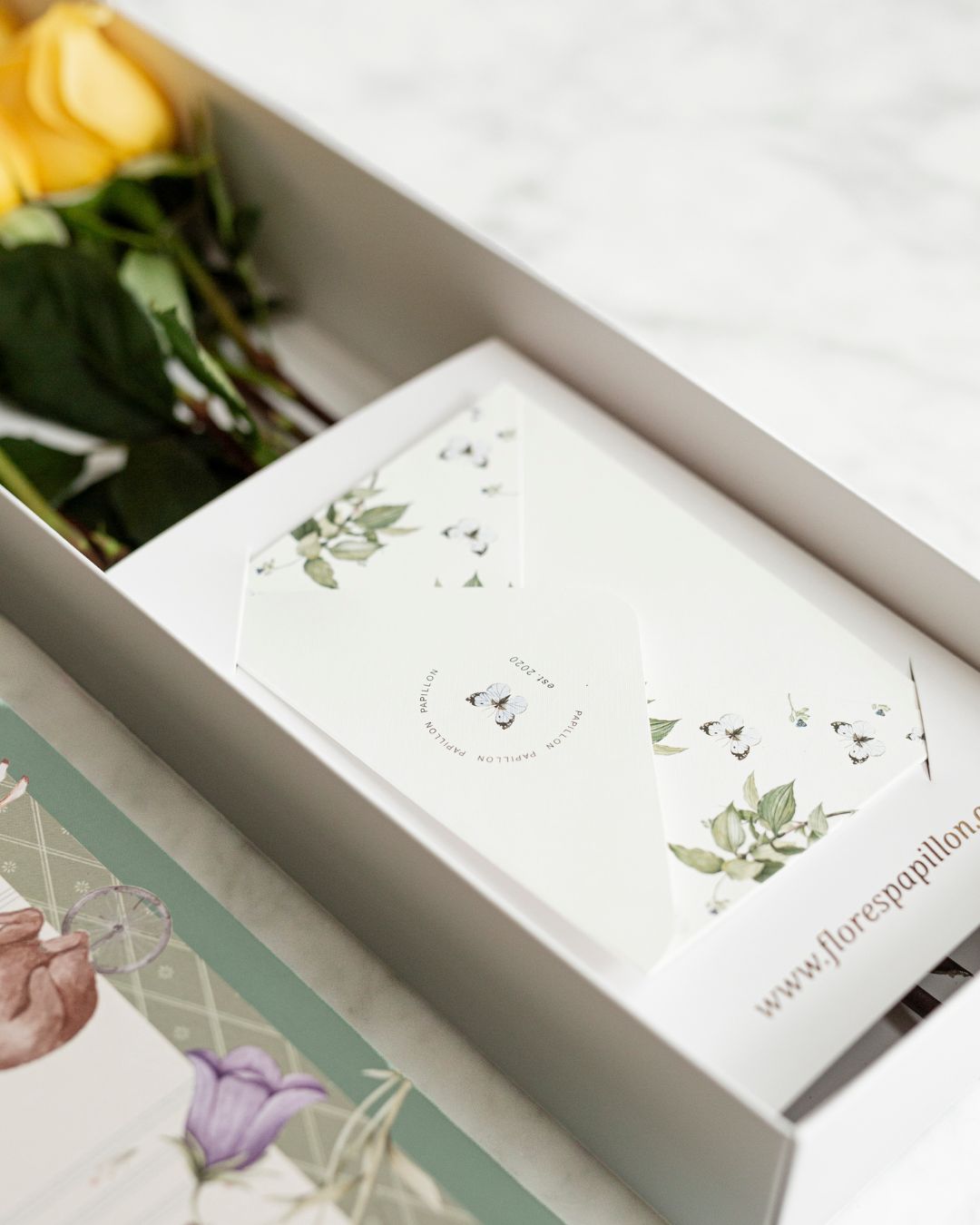 Caja de 6 Rosas Amarillas Baby Print