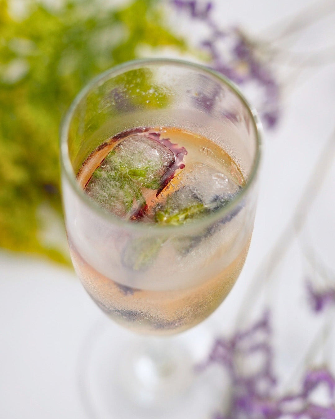 3 formas creativas de elevar tus copas de champagne