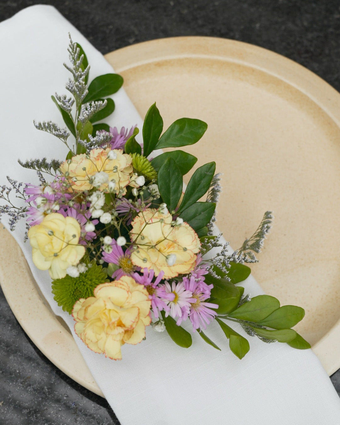 Un detalle floral para cada sitio de la mesa